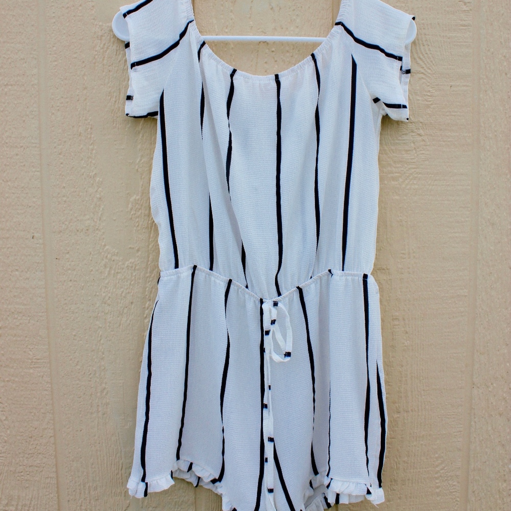Off shoulder stripe romper